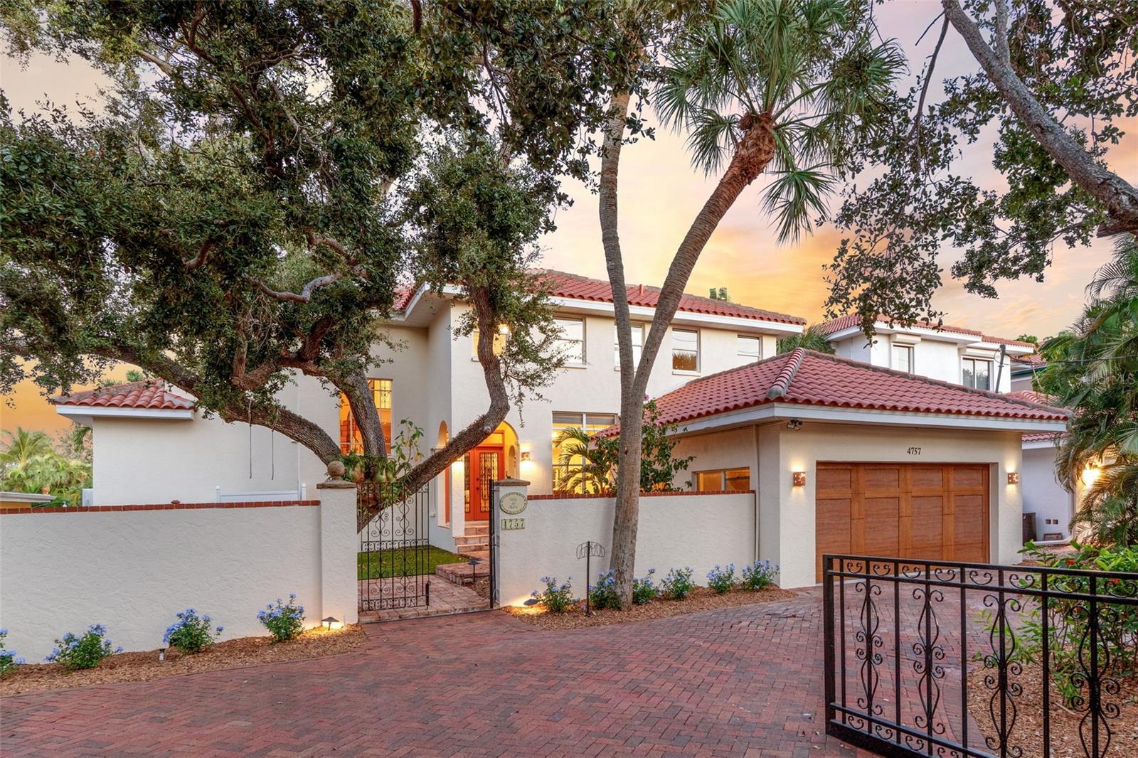 SIESTA BEACH - Residential