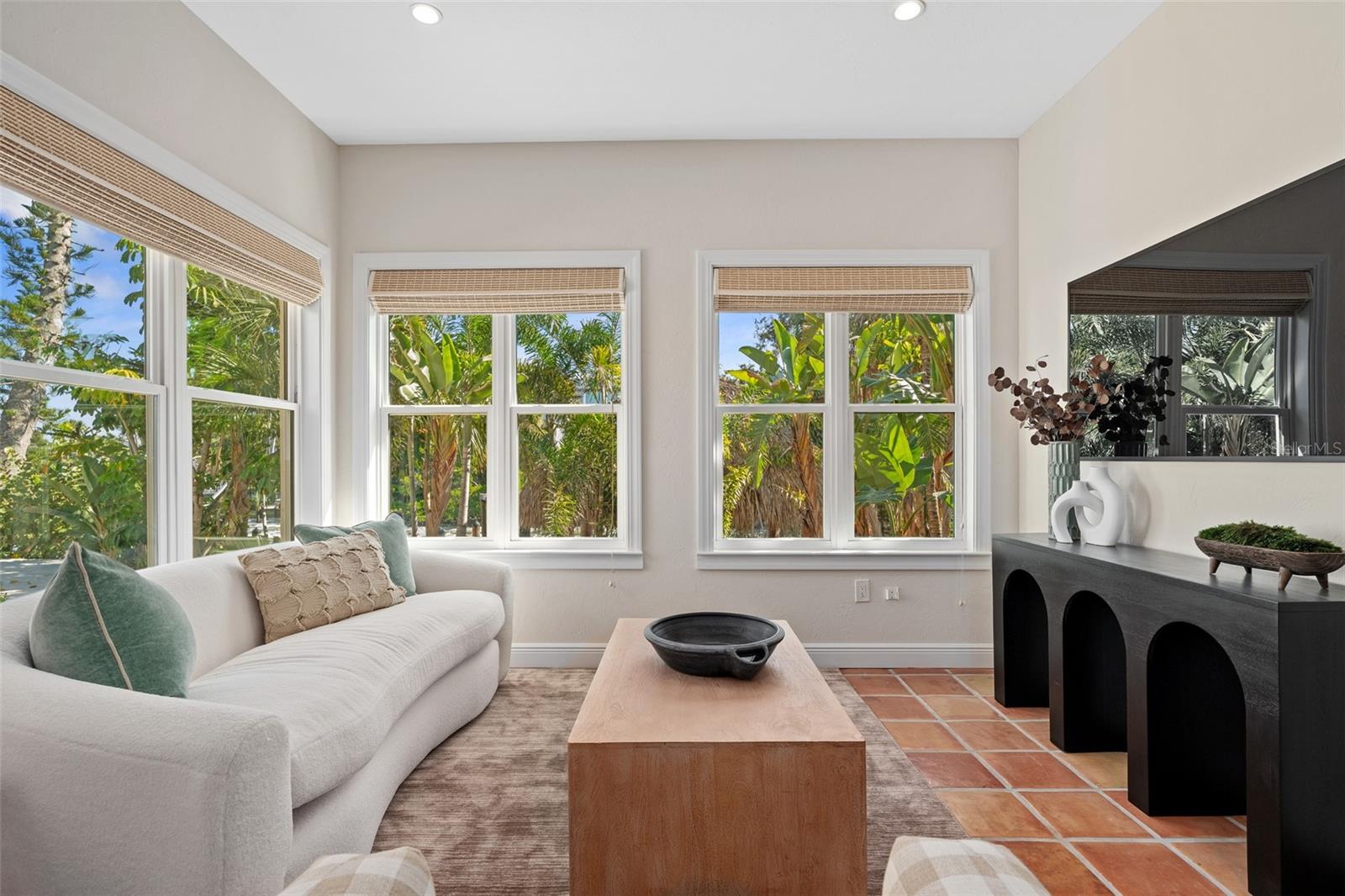 SIESTA BEACH - Residential