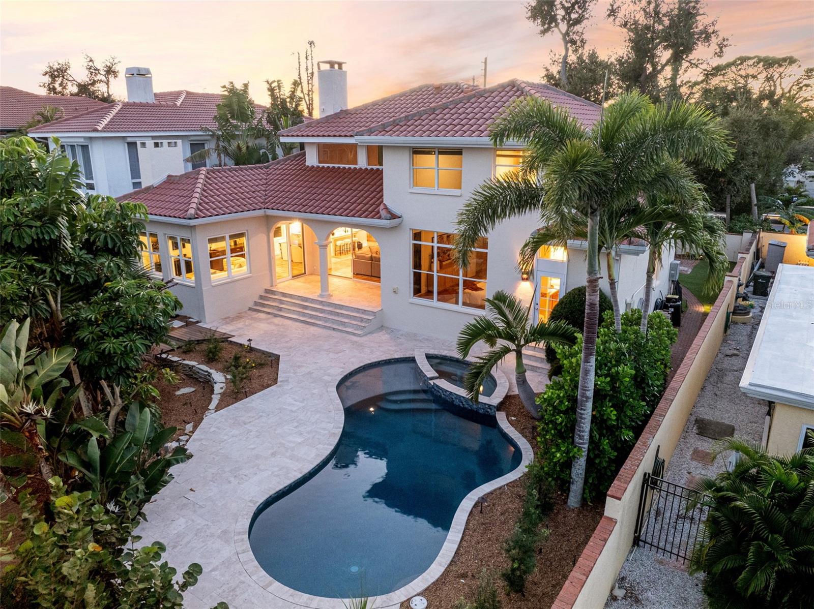 SIESTA BEACH - Residential