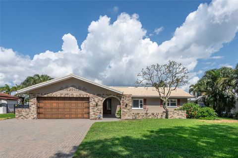 2017 IOWA AVENUE NE ST PETERSBURG FL 33703