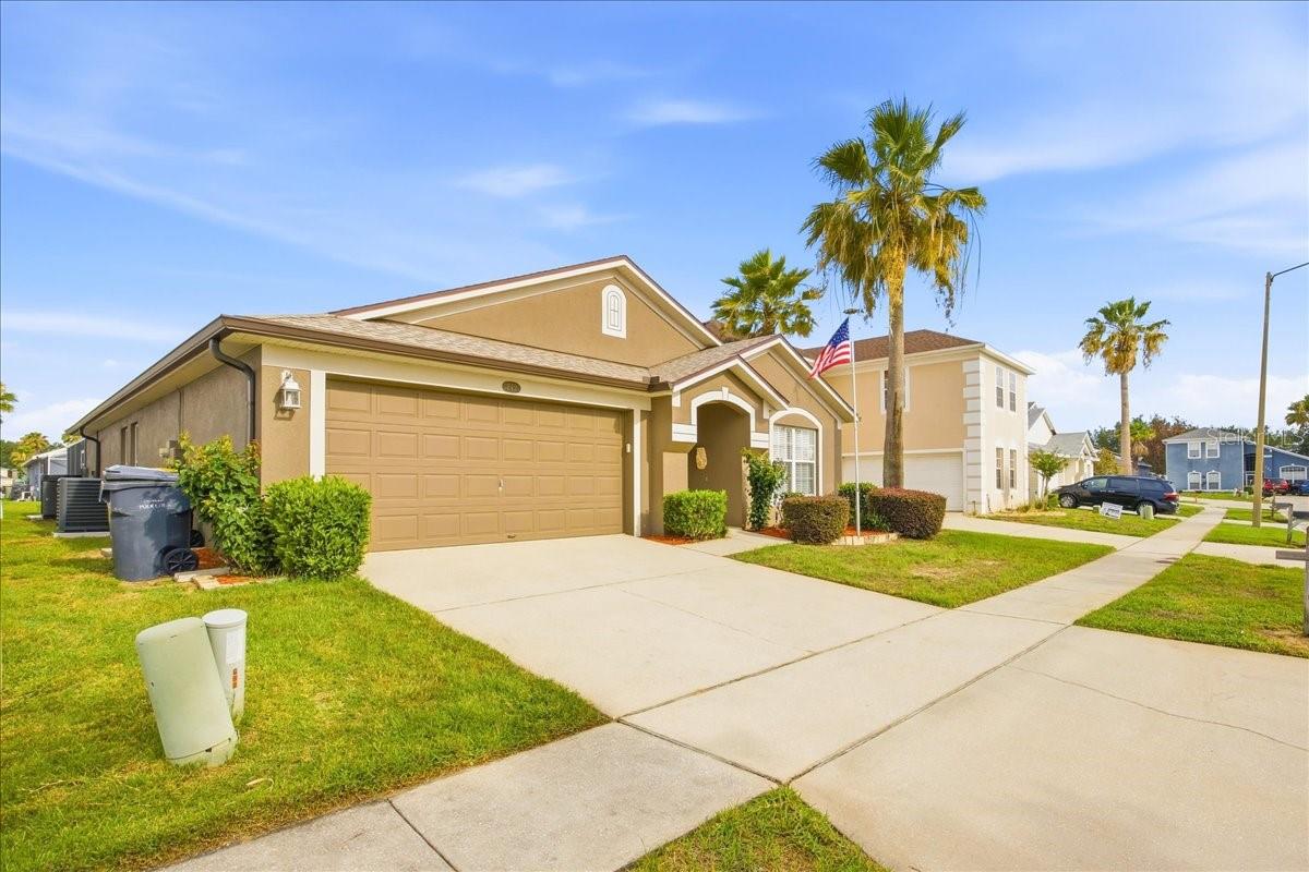 842 LOCKBREEZE DRIVE