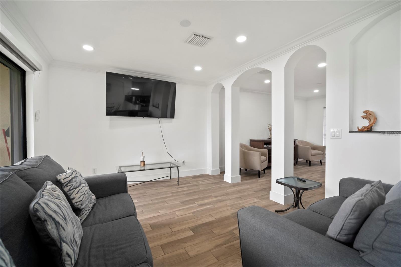 YARDARM CONDO PH I - Residential Lease