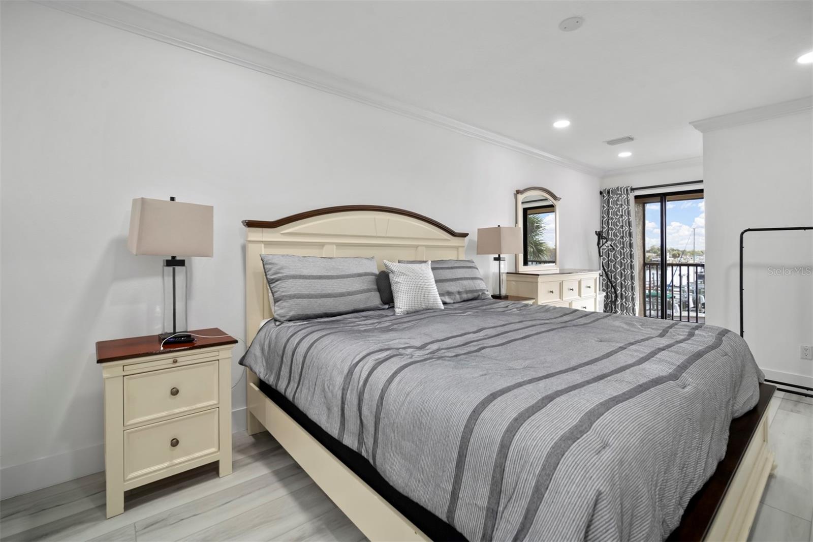 YARDARM CONDO PH I - Residential Lease