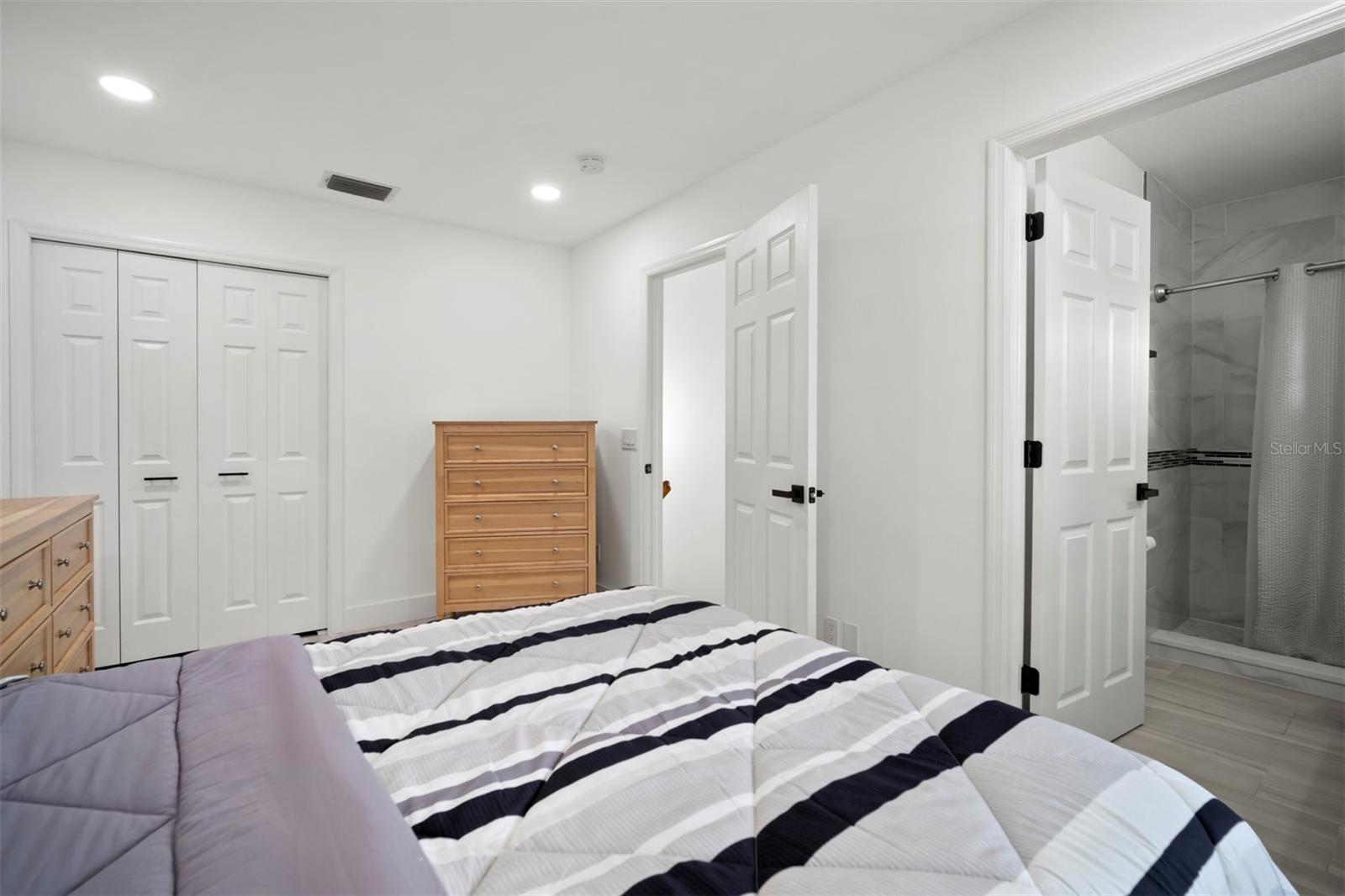 YARDARM CONDO PH I - Residential Lease