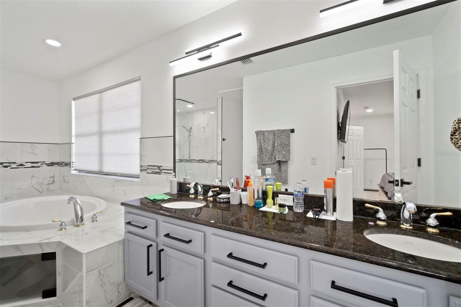 YARDARM CONDO PH I - Residential Lease