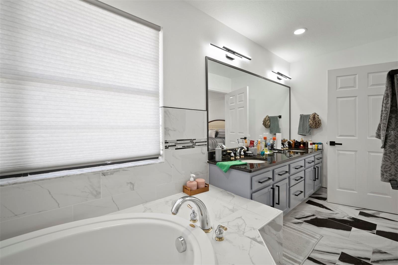 YARDARM CONDO PH I - Residential Lease