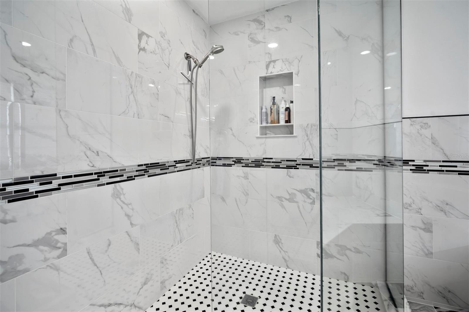 YARDARM CONDO PH I - Residential Lease