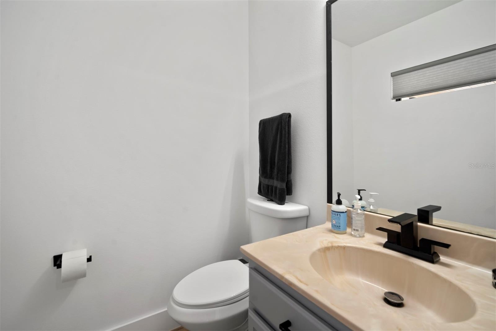 YARDARM CONDO PH I - Residential Lease