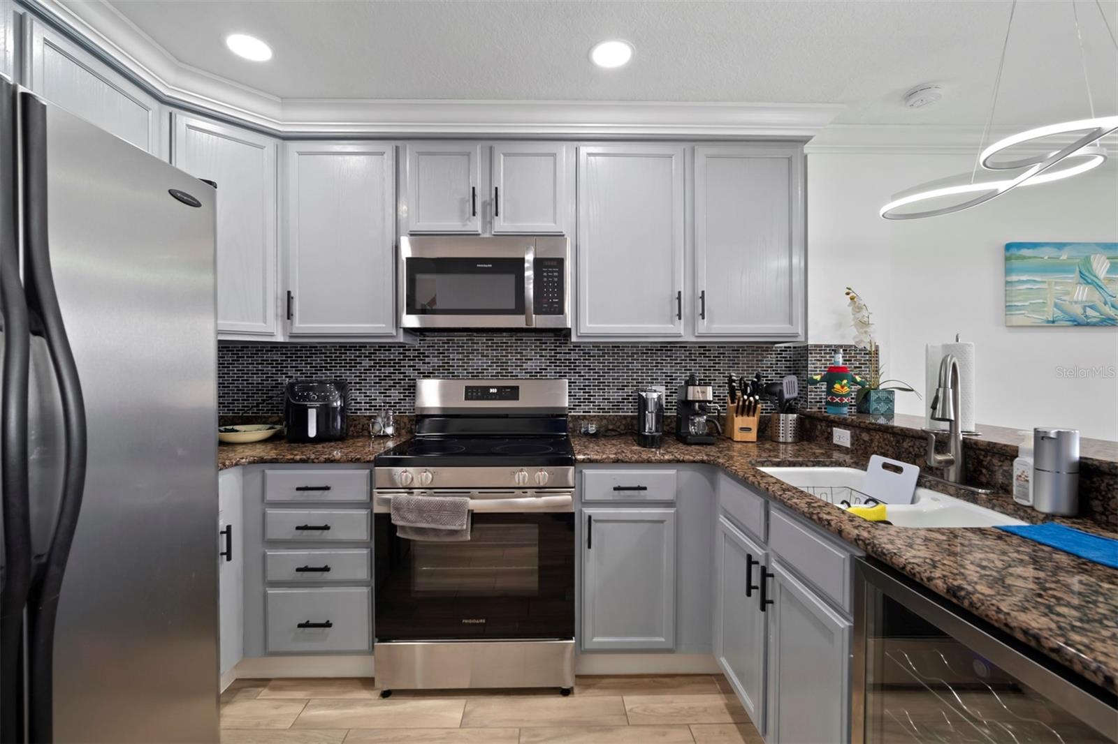 YARDARM CONDO PH I - Residential Lease