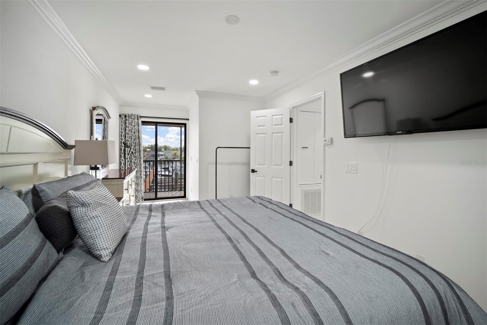 YARDARM CONDO PH I - Residential Lease