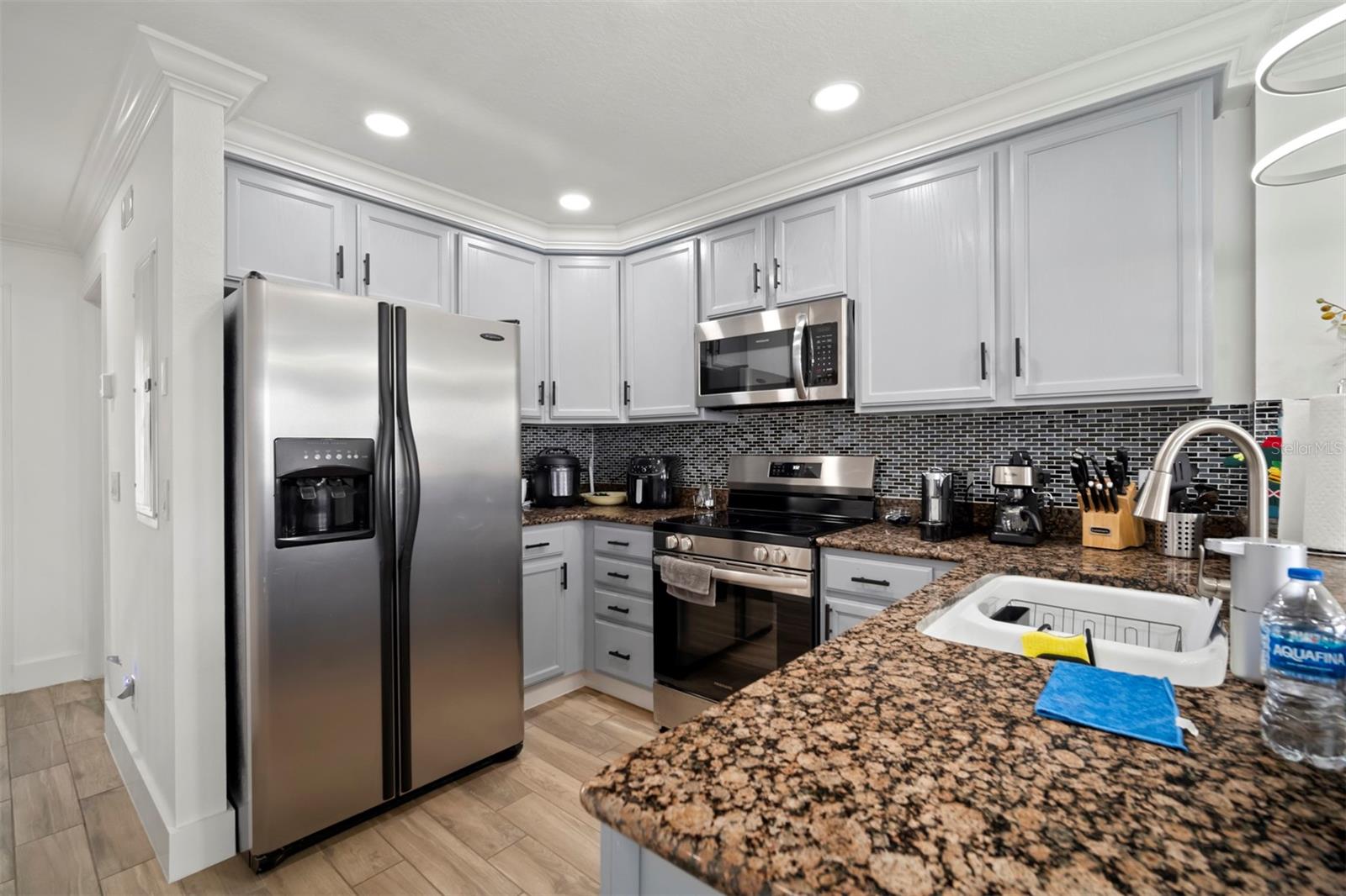 YARDARM CONDO PH I - Residential Lease