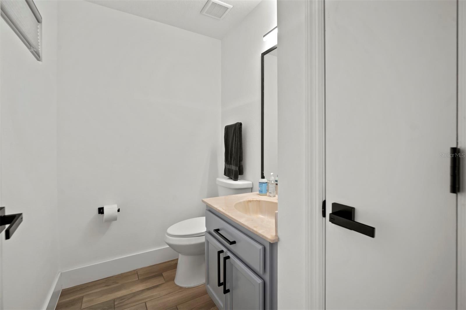 YARDARM CONDO PH I - Residential Lease