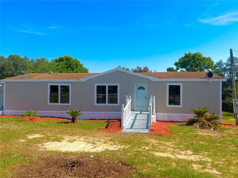 A home in LAKE WALES