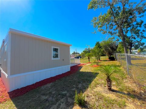 A home in LAKE WALES