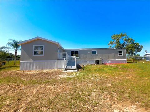 A home in LAKE WALES