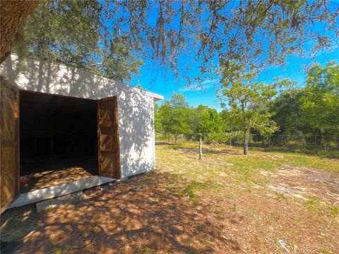 A home in LAKE WALES