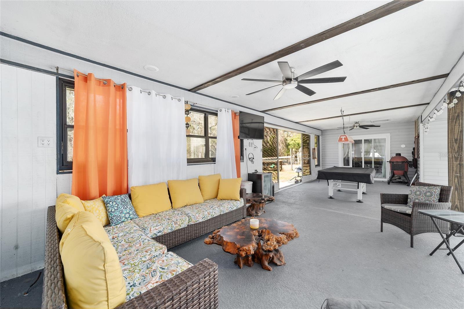 FLORAL ACRES UNREC - Residential