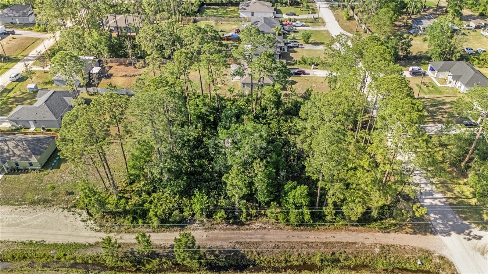 A fantastic opportunity to own uncleared land in the city of DeLand!
The neighboring parcel at 1720 East Parkway, DeLand, FL is also available for sale, offering the flexibility to purchase one or both lots. This is perfect for building your dream home or developing multiple homesites.
Conveniently located just off International Speedway Boulevard with easy access via Gardenia Rd, this property is only minutes from shopping, dining, schools, Stetson University, and the historic downtown district.
With a variety of outdoor recreational activities nearby, residents enjoy easy access to parks, natural springs, and scenic trails.
The property is also near Orlando, home to major attractions like Disney World and Universal Studios, as well as New Smyrna Beach. This location offers the perfect blend of access to nature, and entertainment!
**Please Note: The address is approximate and has not yet been officially assigned.**
