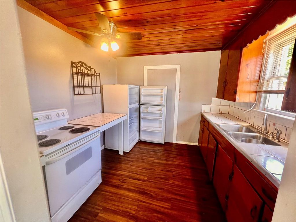 Photo of 136 Arizona Avenue, Lakeland, FL 33801 (MLS # O6401781)