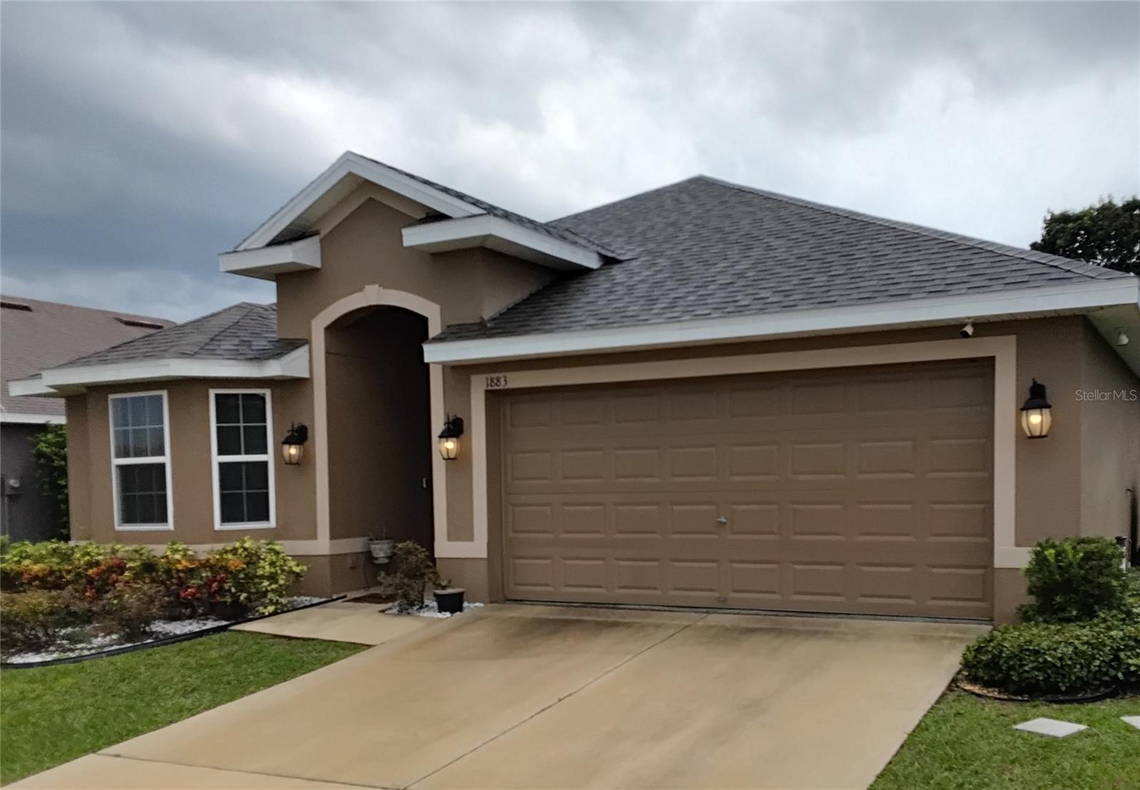 One or more photo(s) has been virtually staged. Welcome to this charming, well-maintained home in the desirable gated community of Buckeye Trace in Winter Haven, Florida! This 3-bedroom, 2-bathroom home offers an open floor plan with high ceilings and tile floors in the main living areas. The stylish kitchen features a functional island with extra counter space for meal prep and plenty of room for family gatherings. The spacious primary suite includes an ensuite bathroom with a walk-in shower and separate soaking tub. Step outside to enjoy the partially fenced backyard—ideal for outdoor entertaining or relaxing evenings. The home also includes an indoor laundry room with washer and dryer, plus a 2-car garage. Sellers are motivated and offering $5,000 towards the buyer’s closing costs! Conveniently located near Legoland, top-rated schools, shopping, dining, lakes, and parks—with easy access to both Orlando and Tampa—this move-in-ready home is truly a must-see!