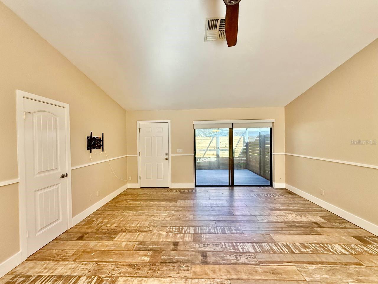 CLUB VILLAS CONDO - Residential Lease