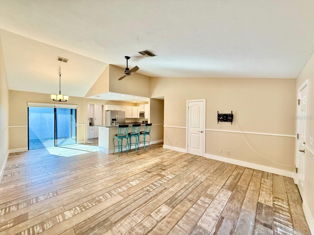 CLUB VILLAS CONDO - Residential Lease