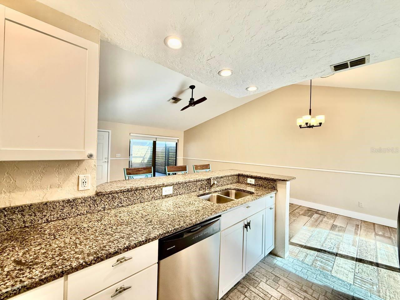 CLUB VILLAS CONDO - Residential Lease