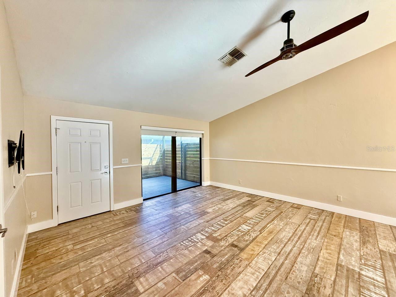 CLUB VILLAS CONDO - Residential Lease