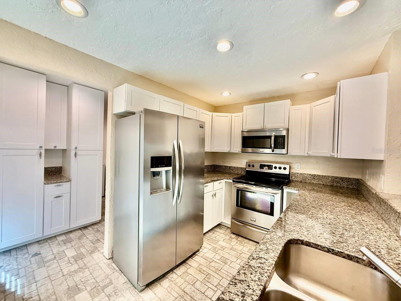 CLUB VILLAS CONDO - Residential Lease