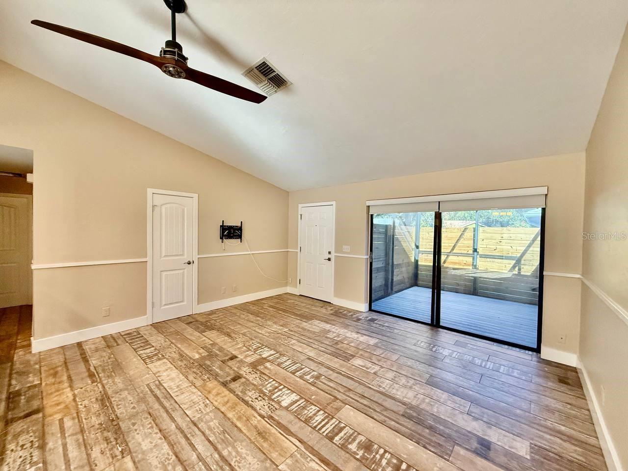 CLUB VILLAS CONDO - Residential Lease