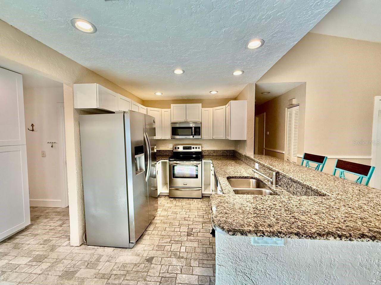 CLUB VILLAS CONDO - Residential Lease