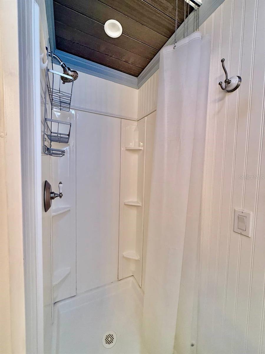 CLUB VILLAS CONDO - Residential Lease