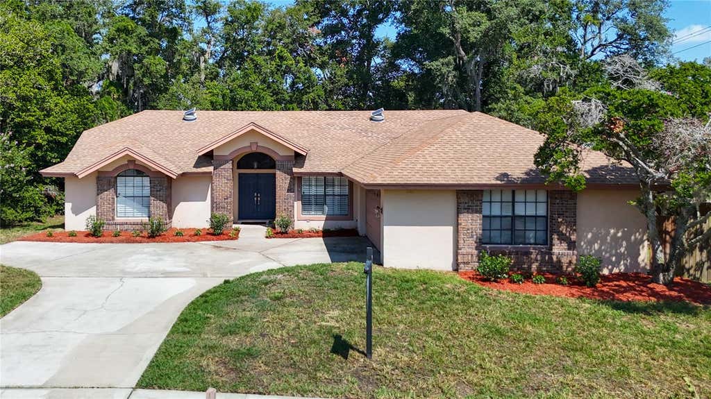 Photo of 2102 Laindale Place, Valrico, FL 33596 (MLS # TB8524739)