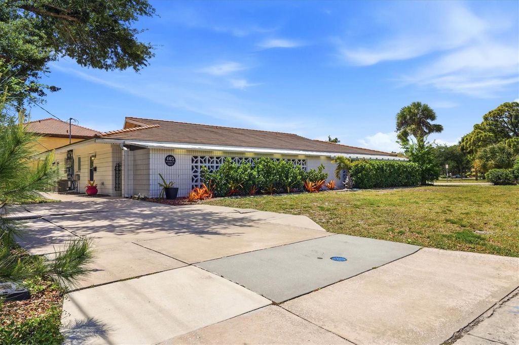 Photo of 405 Menendez Street, Venice, FL 34285 (MLS # A4689702)