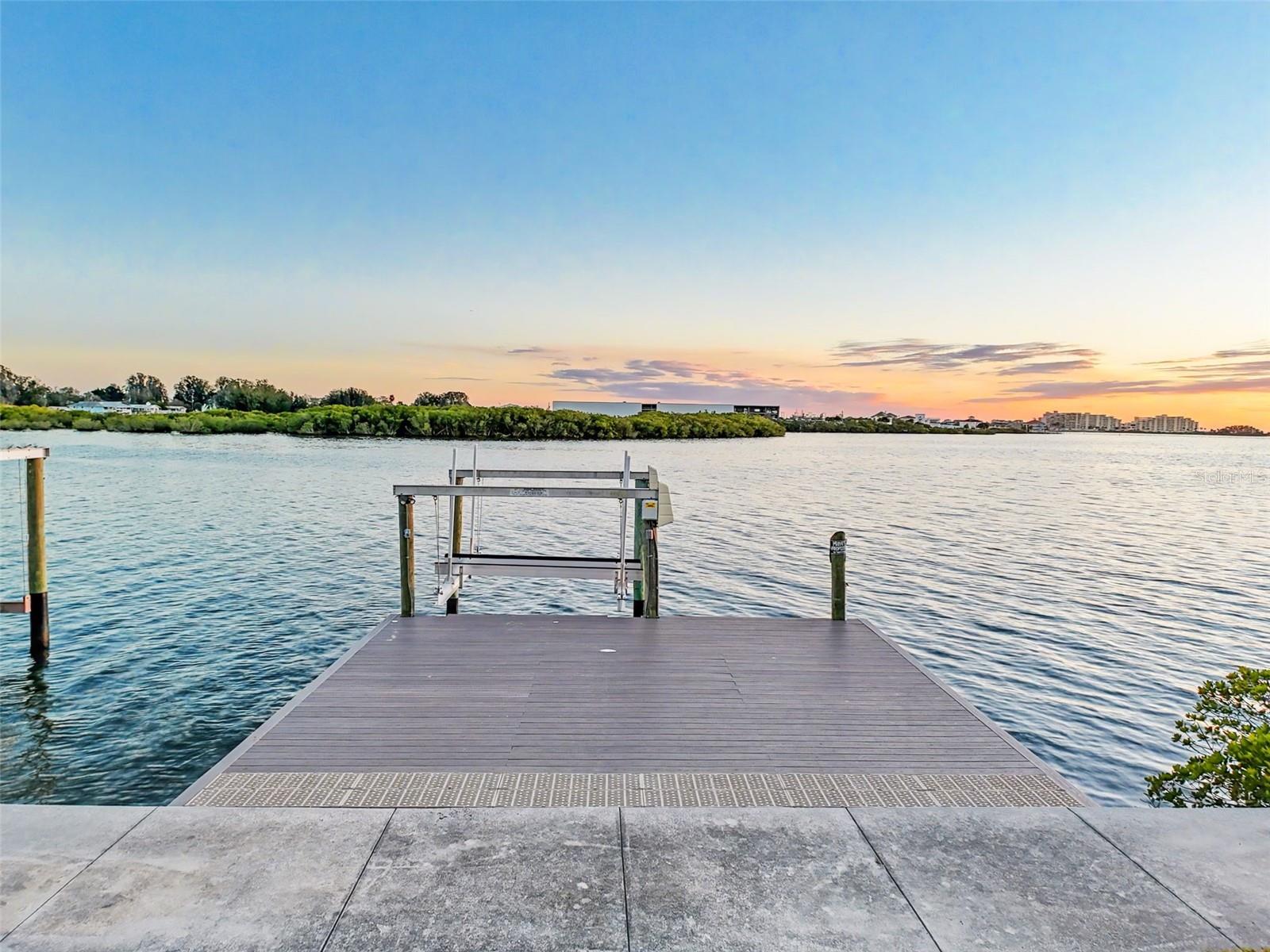 DRIFTWOOD ISLES - Land