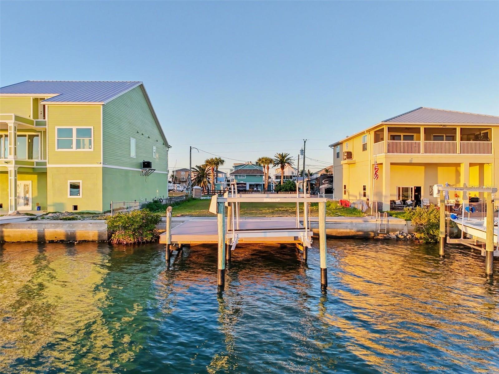 DRIFTWOOD ISLES - Land