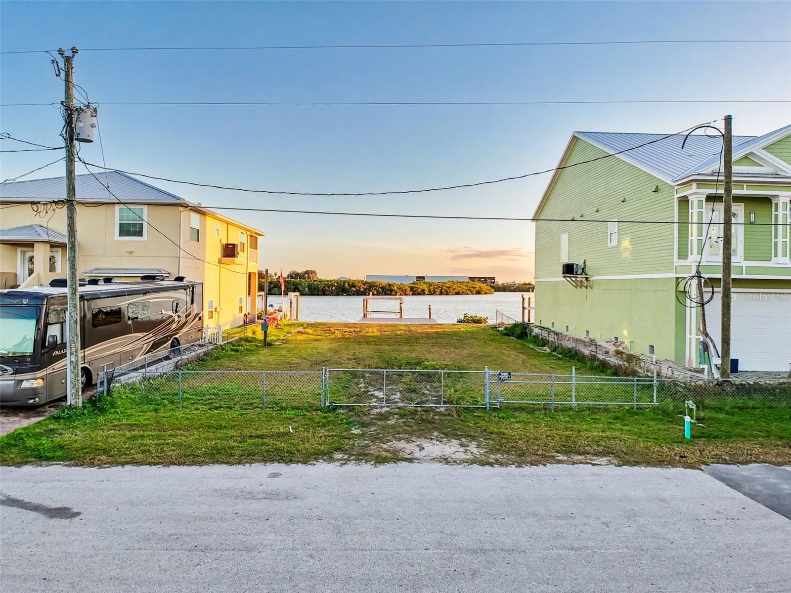 DRIFTWOOD ISLES - Land