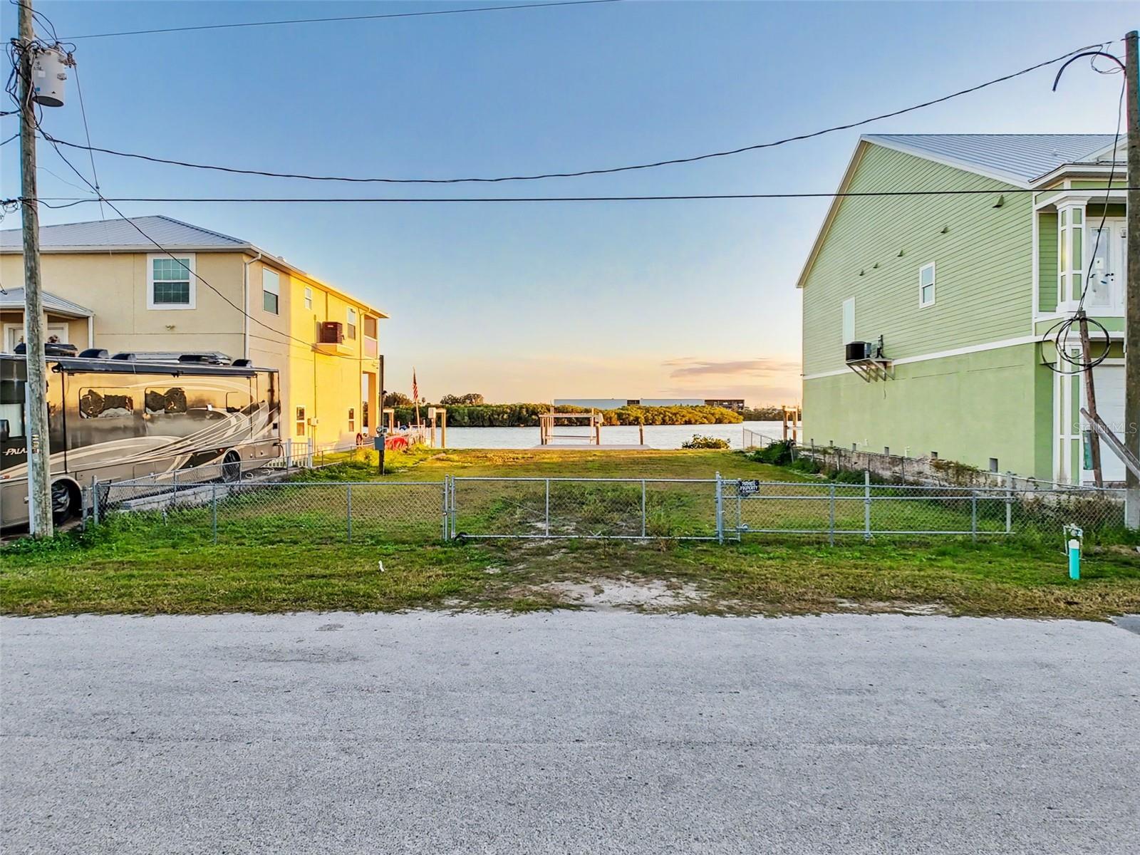 DRIFTWOOD ISLES - Land