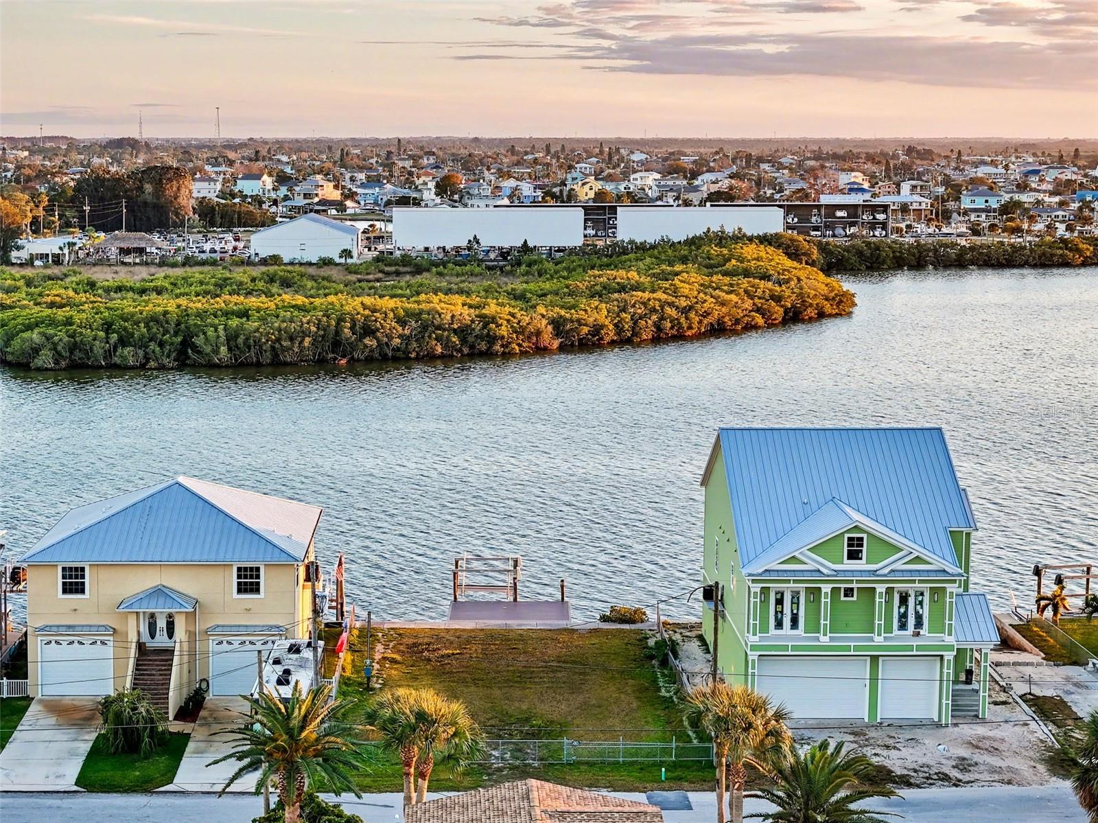 DRIFTWOOD ISLES - Land