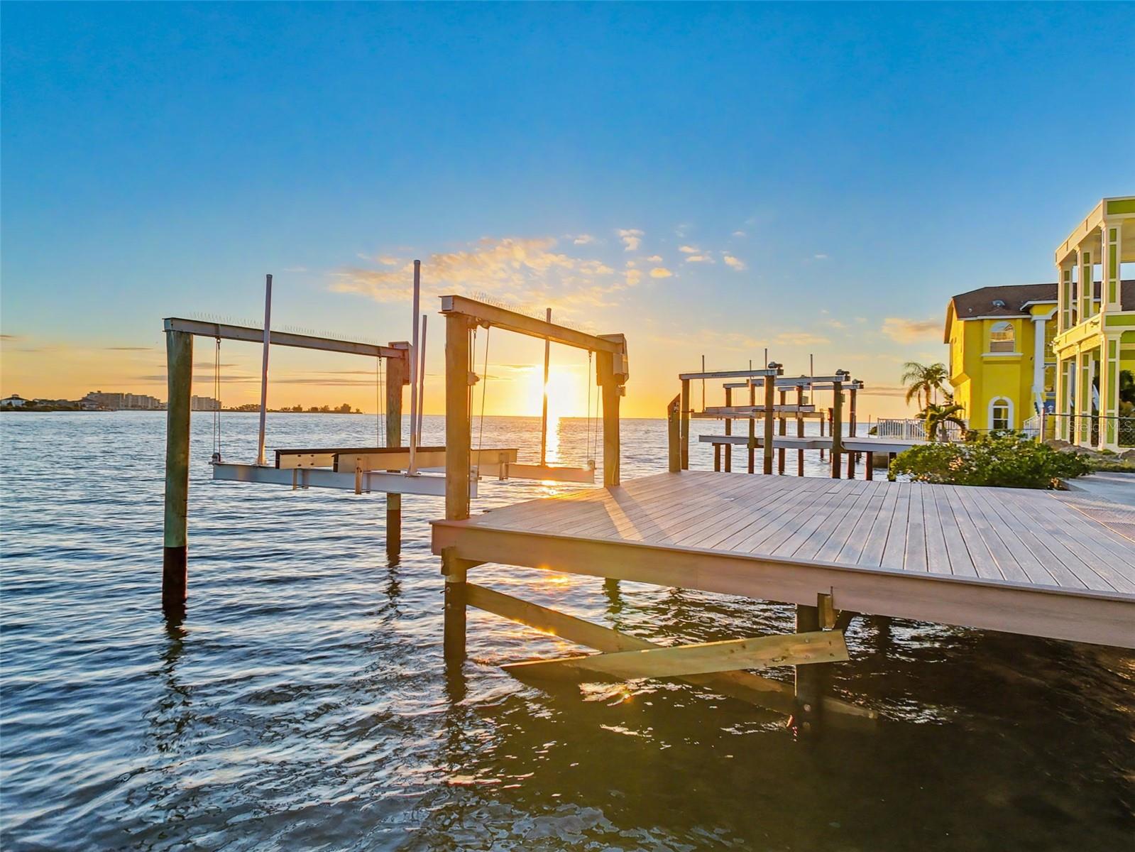 DRIFTWOOD ISLES - Land