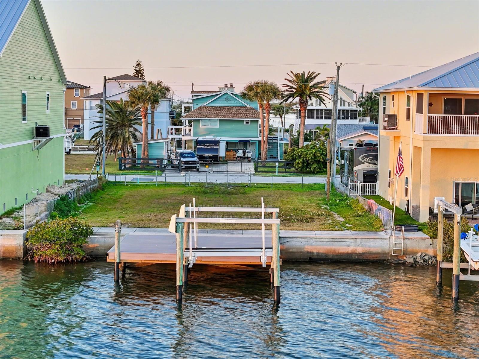 DRIFTWOOD ISLES - Land