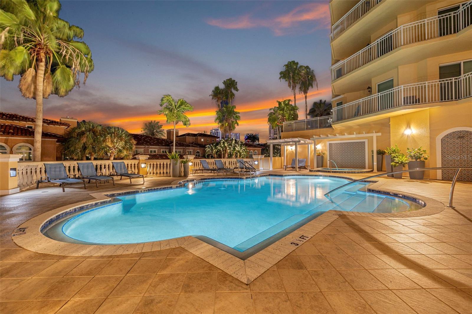 VINOY PLACE CONDO - Residential