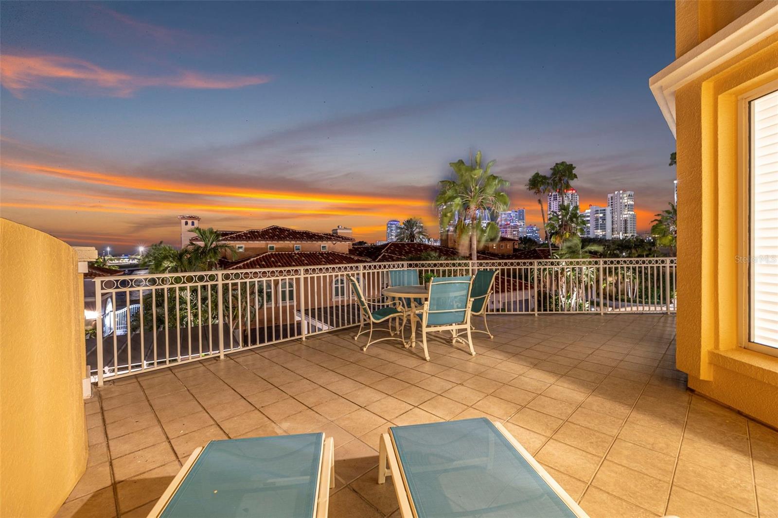 VINOY PLACE CONDO - Residential