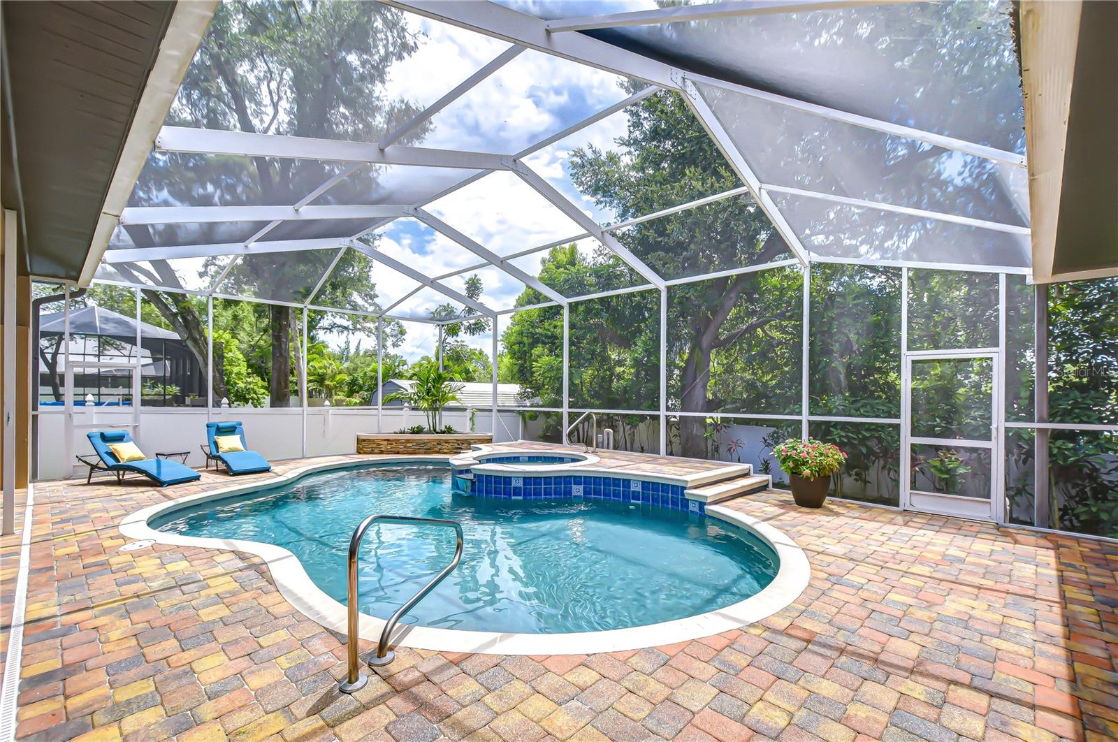 2504 OAK LANDING DRIVE