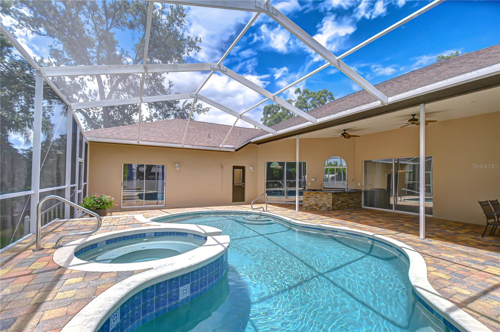 2504 OAK LANDING DRIVE