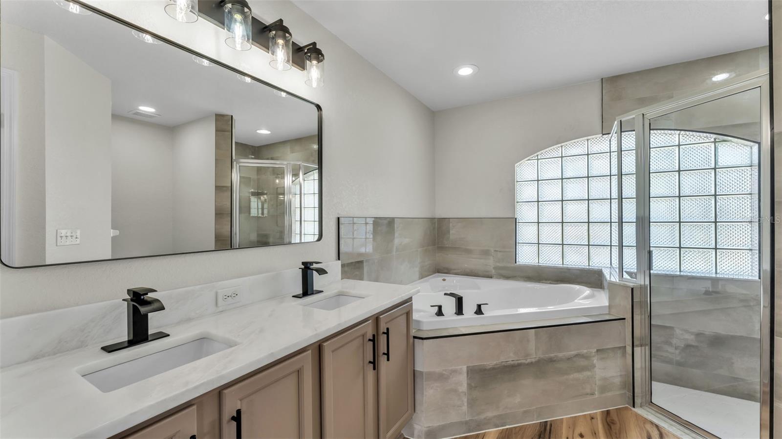 HUNTINGTON RIDGE - Residential