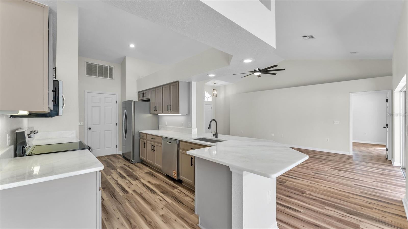 HUNTINGTON RIDGE - Residential