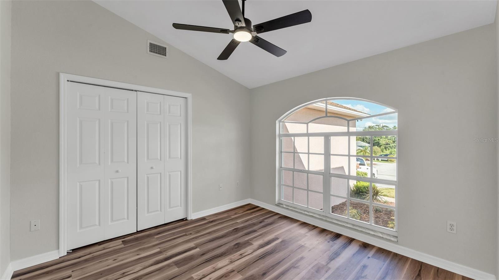 HUNTINGTON RIDGE - Residential