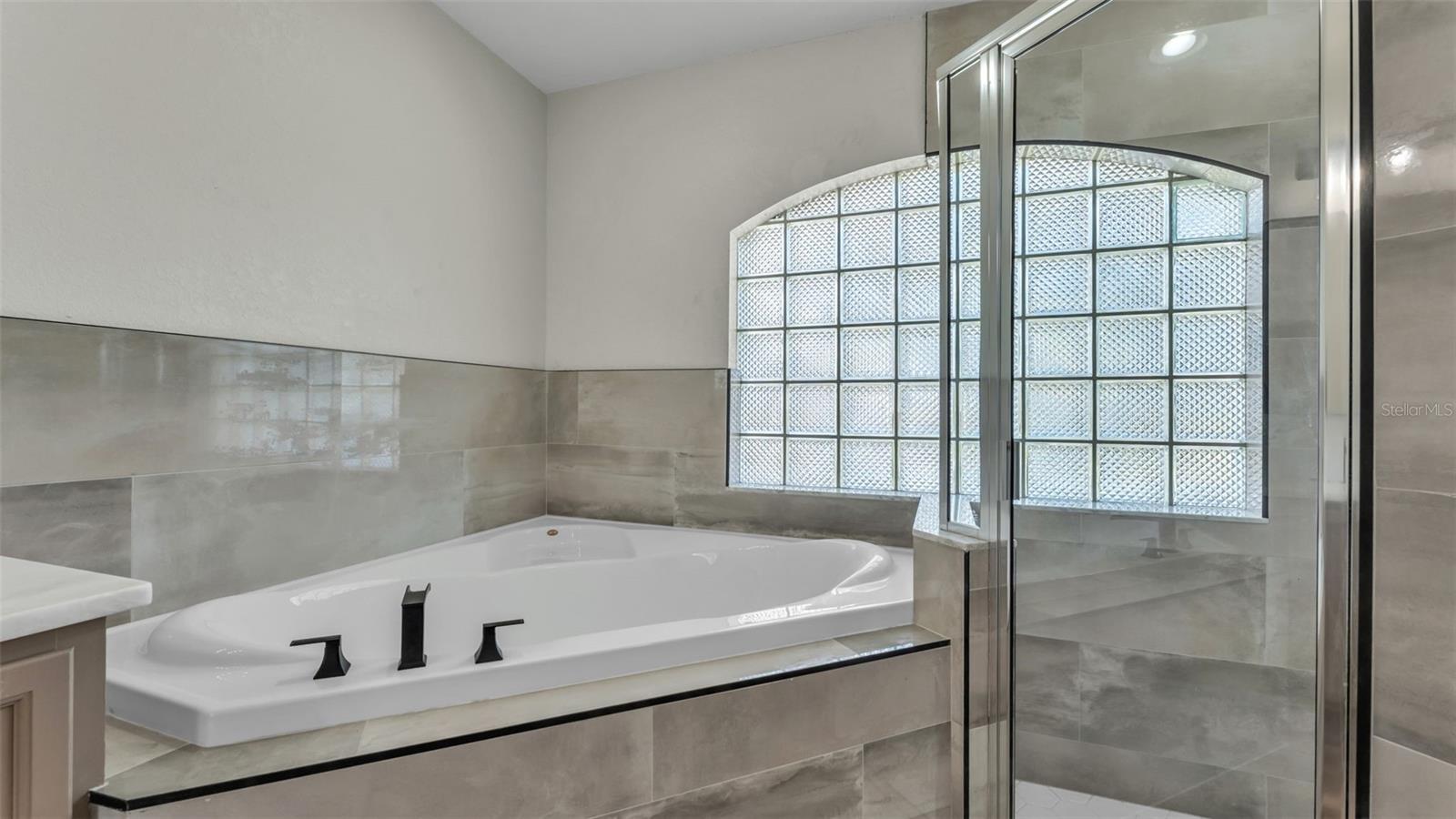 HUNTINGTON RIDGE - Residential