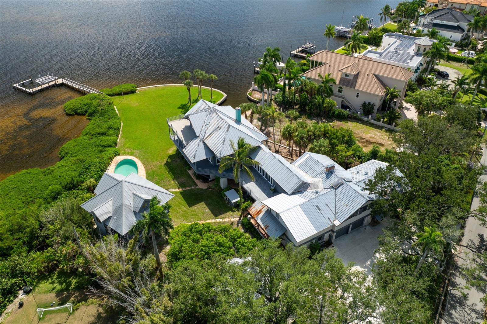 4196 ROBERTS POINT CIRCLE, SARASOTA, FL, 34242 3 4196 ROBERTS POINT CIRCLE
